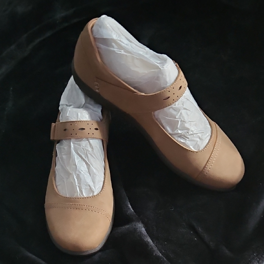 Easy Spirit Tan Mary Jane Flats